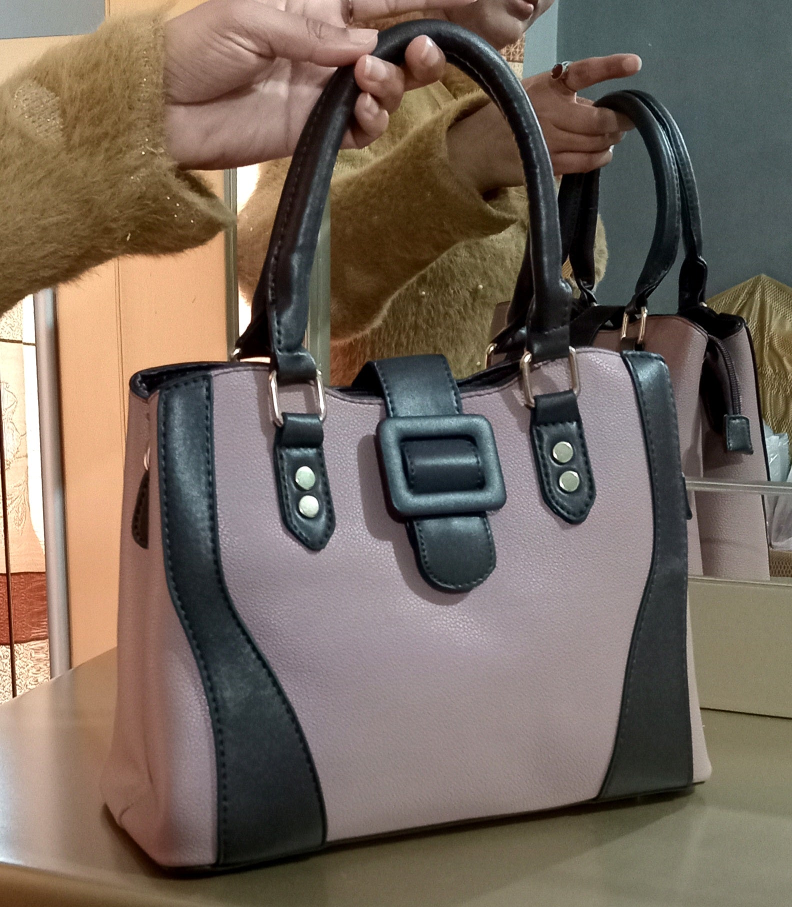 Executive vogue handbag