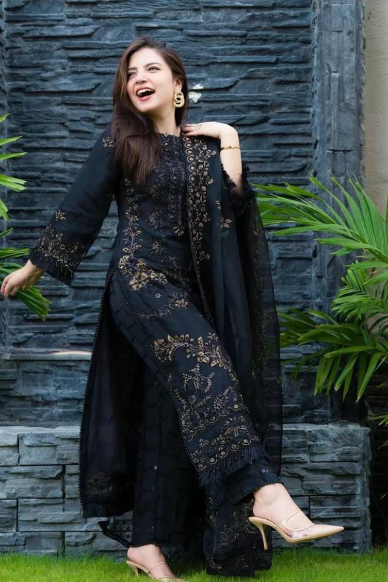 Maria B - 3pc LAWN Heavy Embroidered with Emb Chiffon Dopata