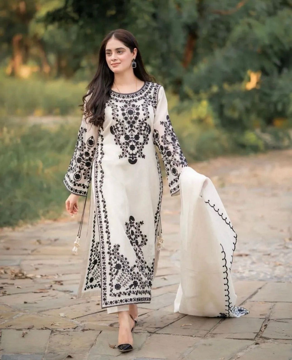 Agha noor- 3pc Embroidered Lawn with Emb Chiffon Dopatta