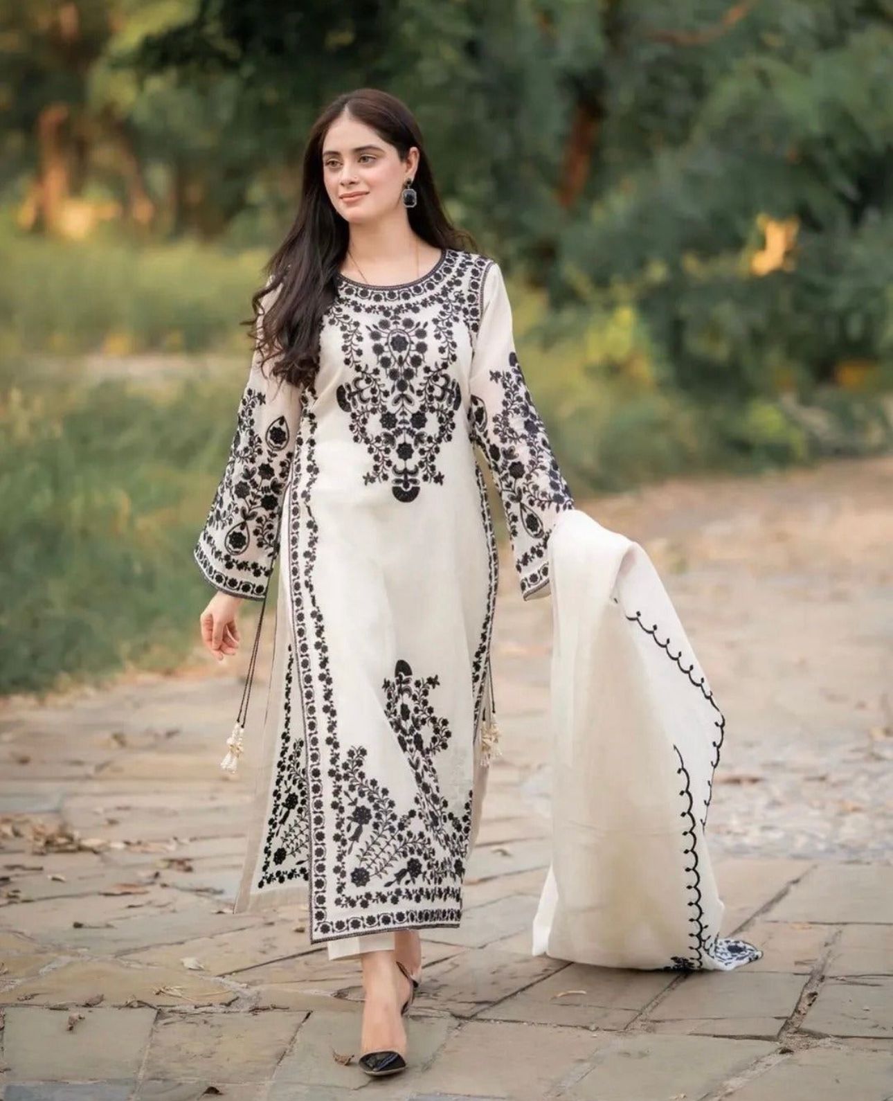 Agha noor- 3pc Embroidered Lawn with Emb Chiffon Dopatta