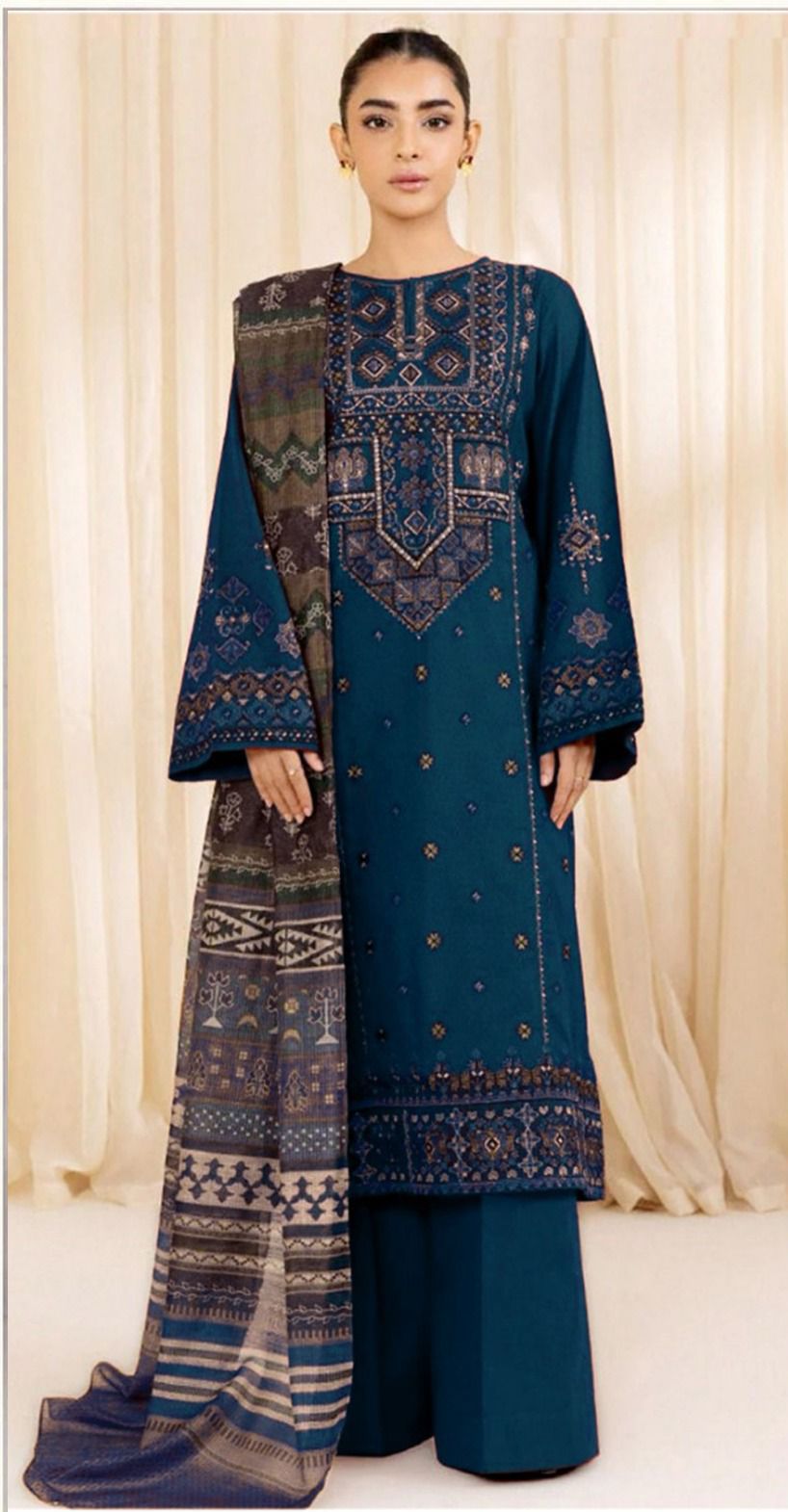 Sapphire - 3pc Embroidered Lawn with Printed Diamond Dopatta