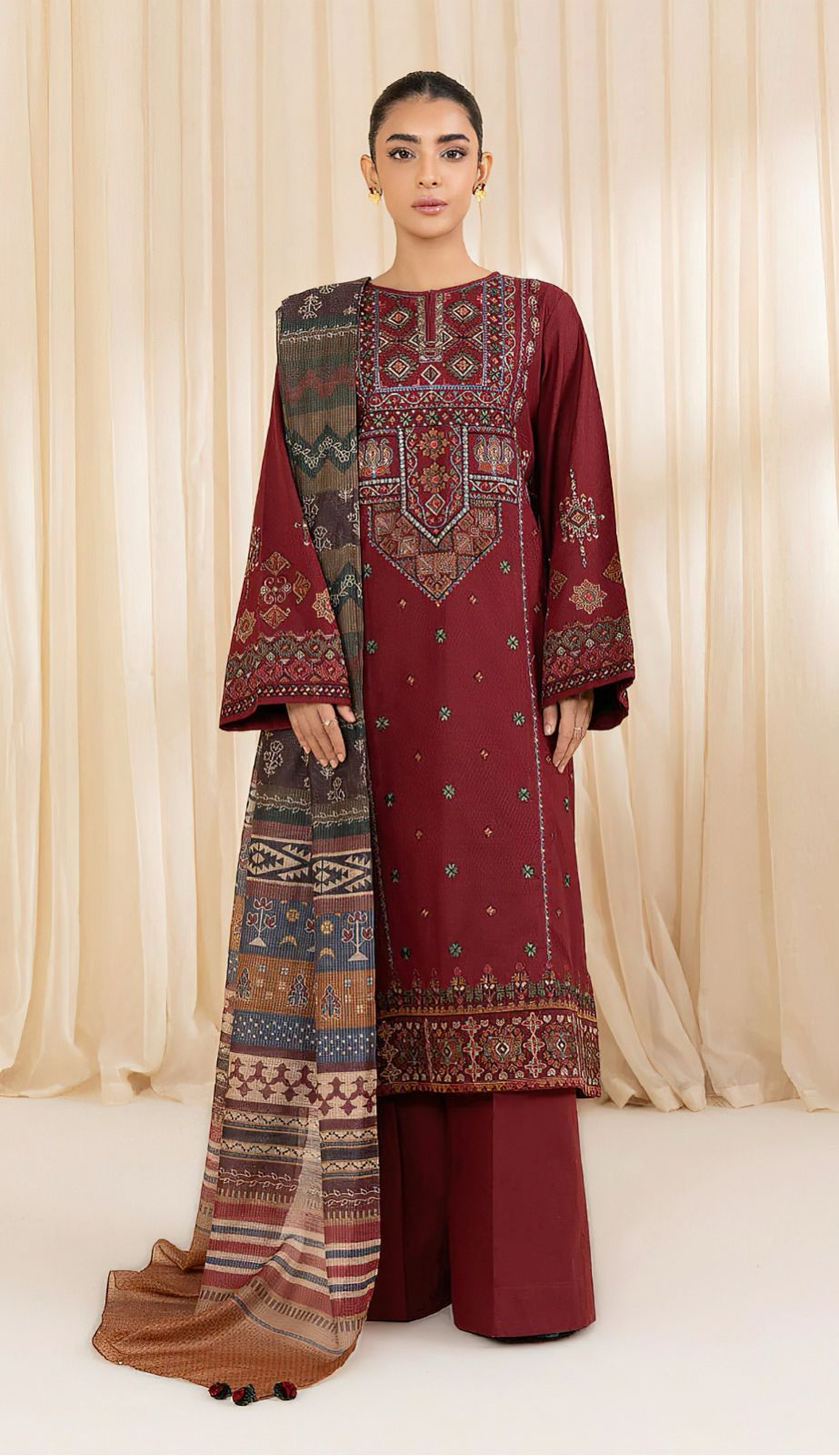 Sapphire - 3pc Embroidered Lawn with Printed Diamond Dopatta