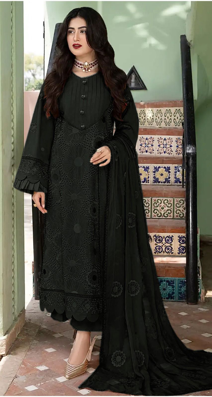 Mahnoor - 3pc Chikenkari Embroidered Lawn with Emb Chiffon Dopatta