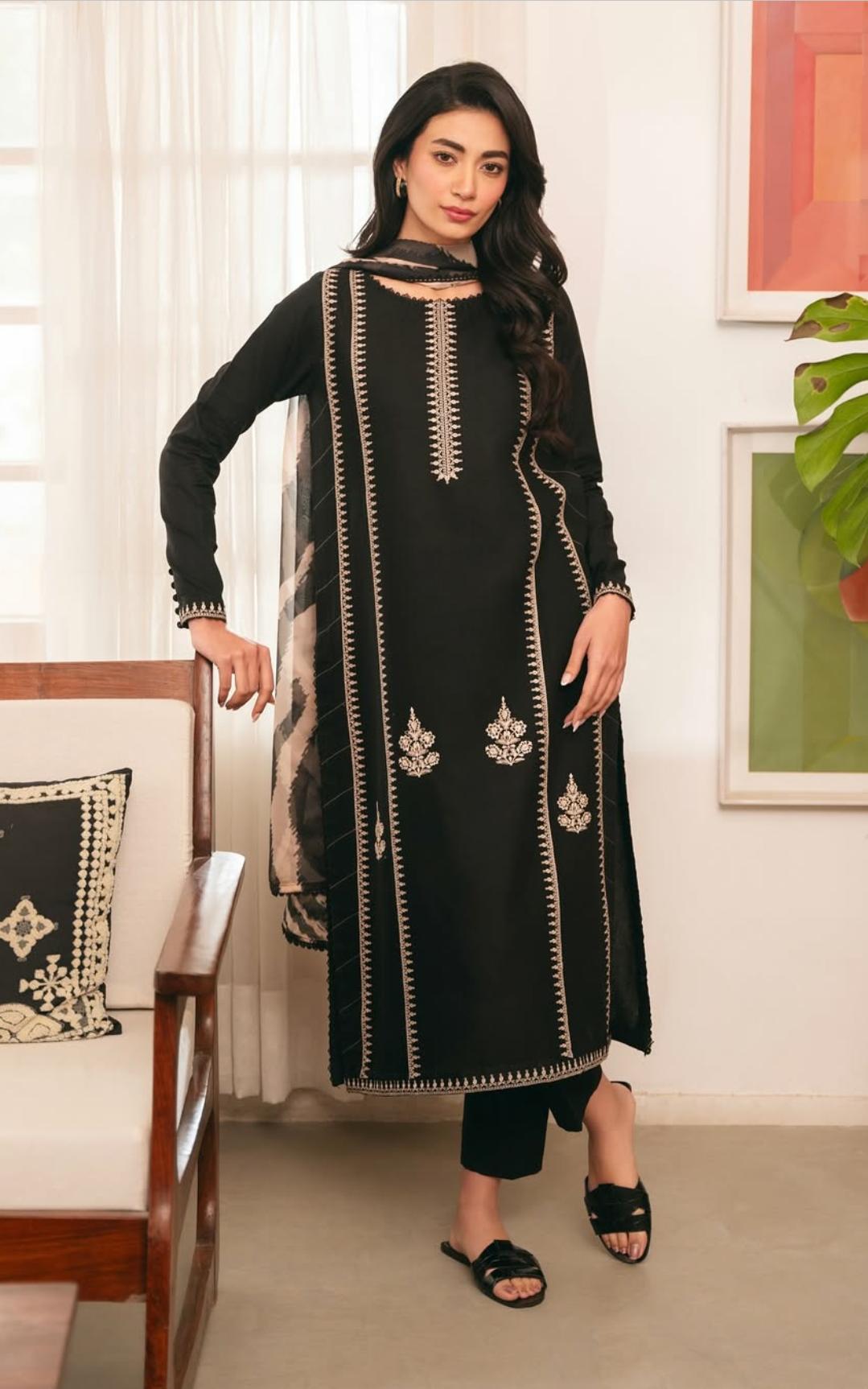 Mahmeer - 3pc Embroidered Lawn with Printed Diamond Dopatta