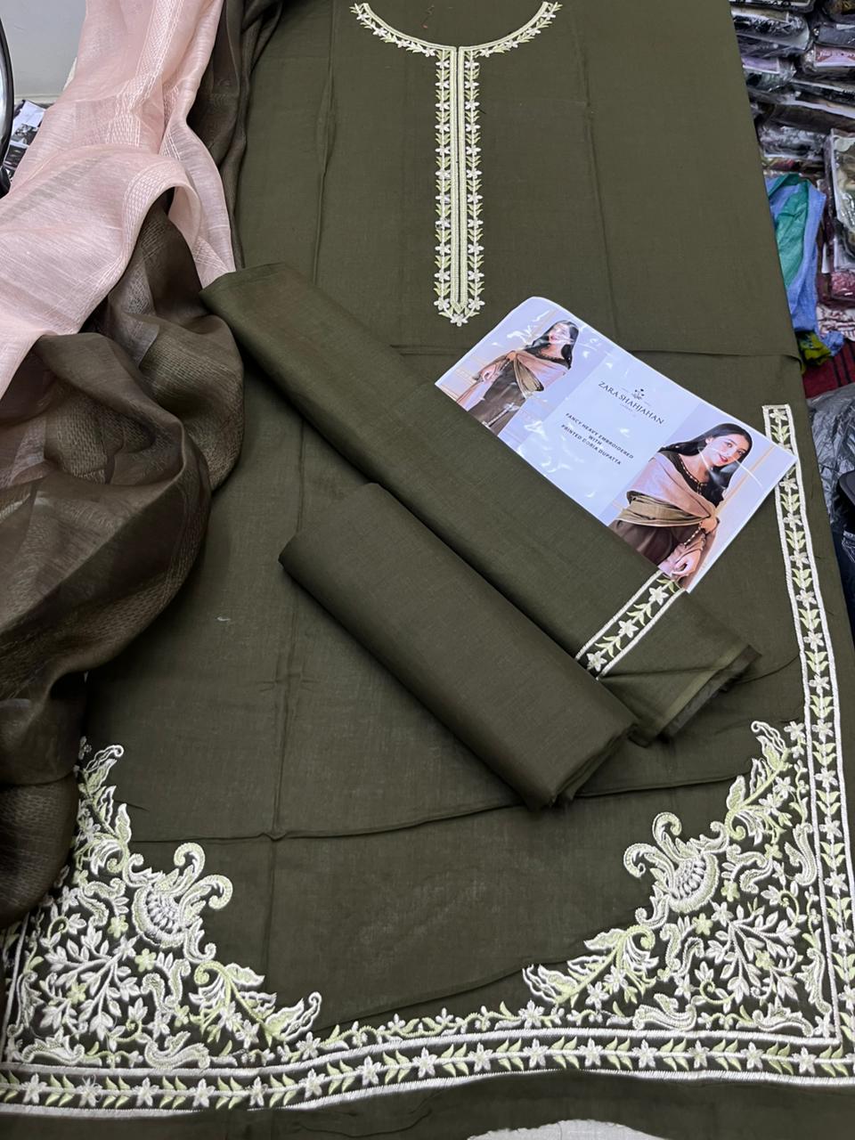 Zarashahjahan - 3pc Embroidered Lawn with Printed Diamond Dopatta